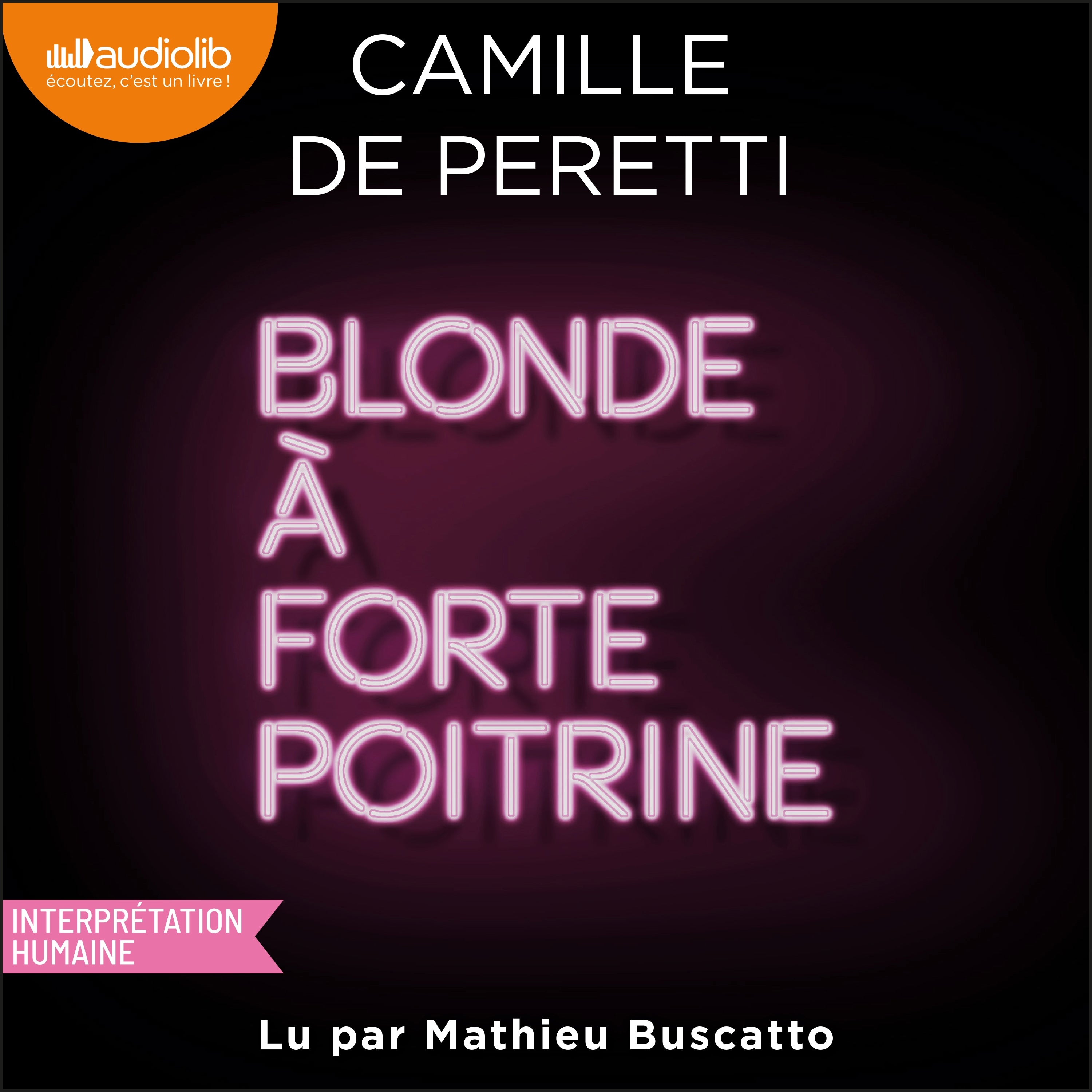 Blonde à forte poitrine